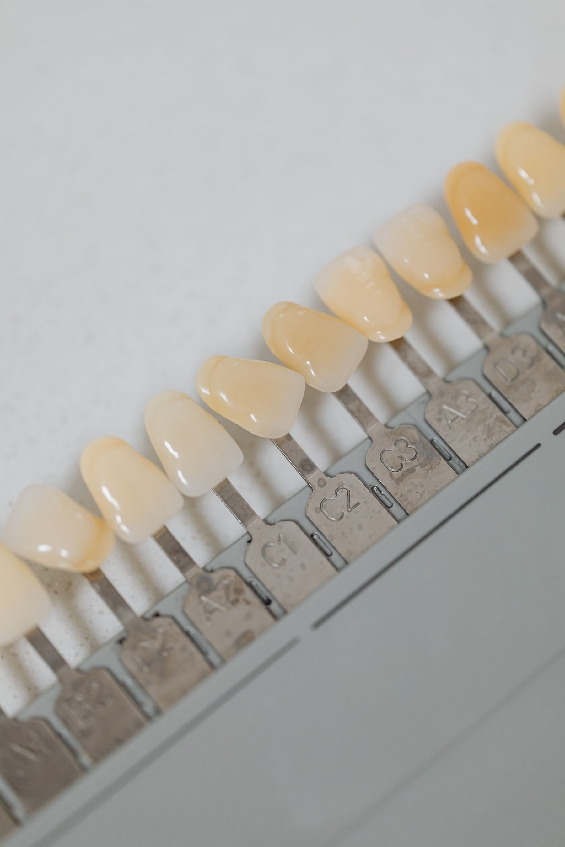 Escala de tonalidades dent&aacute;rias